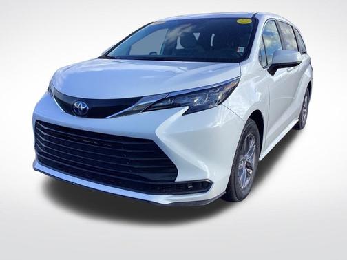 2025 Toyota Sienna LE
