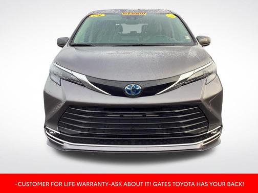 2024 Toyota Sienna XLE