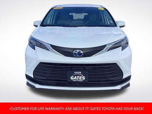 2024 Toyota Sienna LE