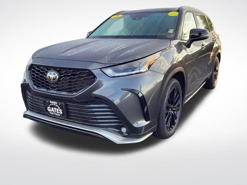 Magnetic Gray Metallic 2025 Toyota Highlander XSE