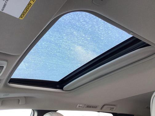 Pearl 2025 Toyota Sienna XLE