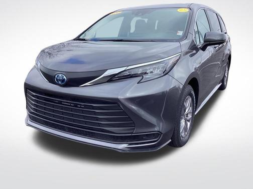 2025 Toyota Sienna LE