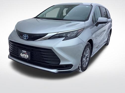 2024 Toyota Sienna LE