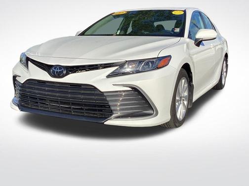 White 2022 Toyota Camry LE