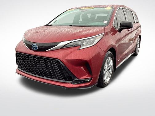 2021 Toyota Sienna XSE 7 Passenger