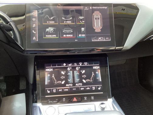2019 Audi e-tron Premium Plus