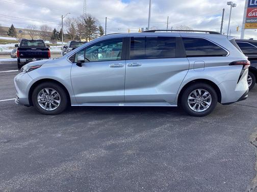 2024 Toyota Sienna XLE