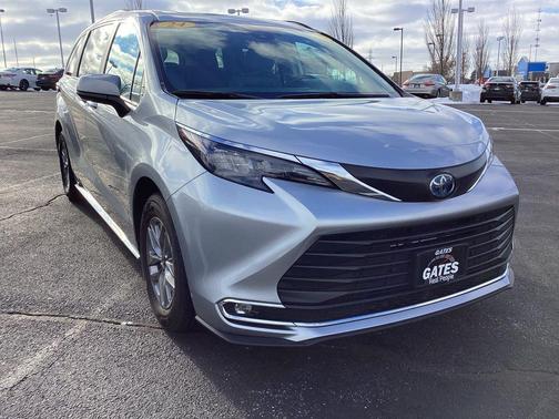 2024 Toyota Sienna XLE