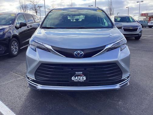 2024 Toyota Sienna XLE