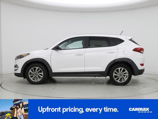 White 2016 Hyundai TUCSON SE
