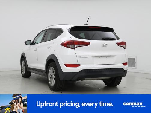 White 2016 Hyundai TUCSON SE