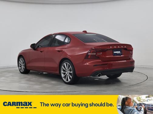 2021 Volvo S60 T5 Momentum