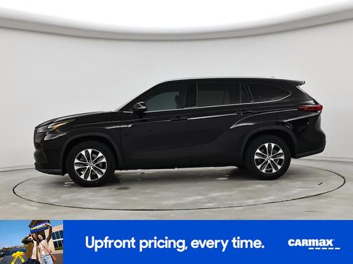 Black 2022 Toyota Highlander XLE