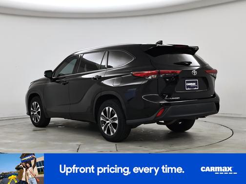 Black 2022 Toyota Highlander XLE