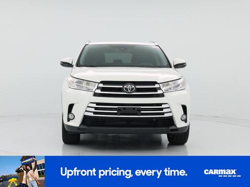 White 2019 Toyota Highlander XLE