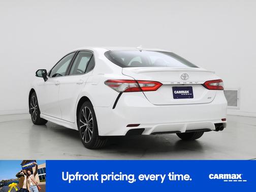 White 2019 Toyota Camry SE