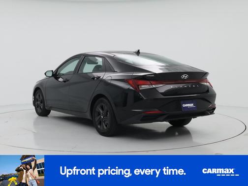 Black 2023 Hyundai ELANTRA SE