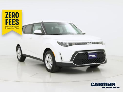 White 2025 Kia Soul LX