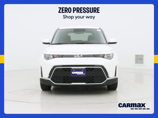 White 2025 Kia Soul LX