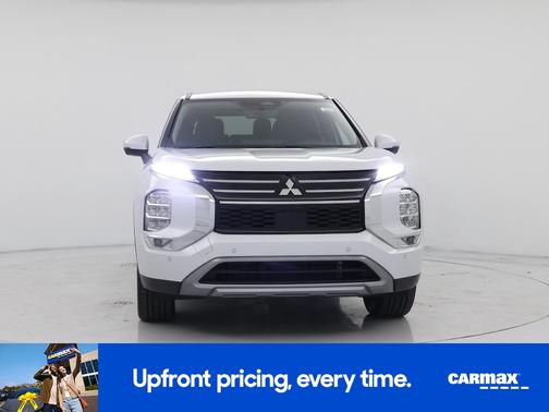 White 2025 Mitsubishi Outlander SE