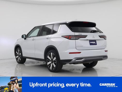 White 2025 Mitsubishi Outlander SE