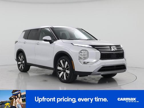 White 2025 Mitsubishi Outlander SE
