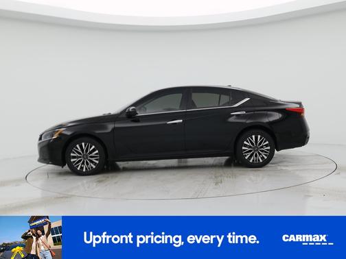 Black 2023 Nissan Altima SV