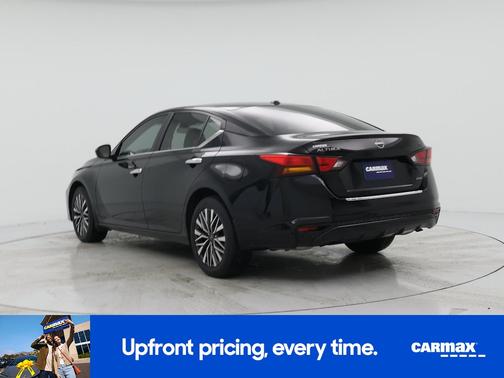 Black 2023 Nissan Altima SV