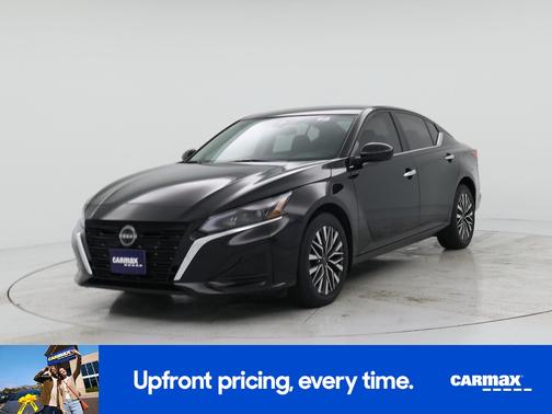 Black 2023 Nissan Altima SV