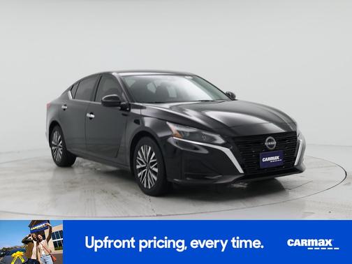 Black 2023 Nissan Altima SV