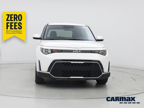White 2025 Kia Soul LX