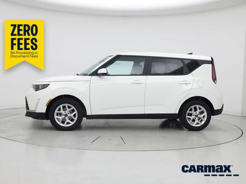White 2025 Kia Soul LX