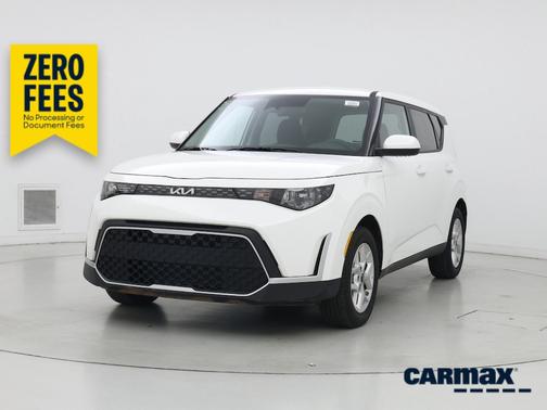 White 2025 Kia Soul LX