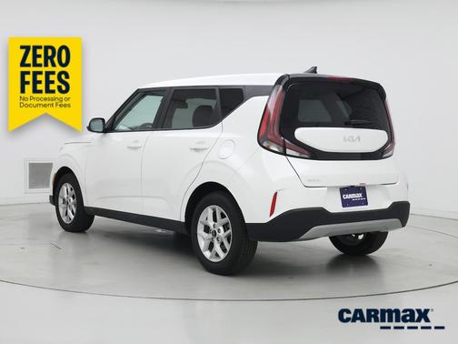 White 2025 Kia Soul LX