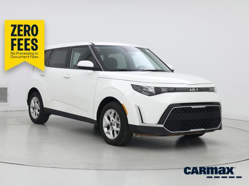 White 2025 Kia Soul LX