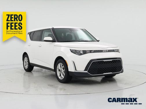 White 2023 Kia Soul LX