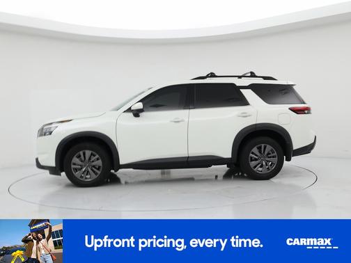 White 2023 Nissan Pathfinder SV