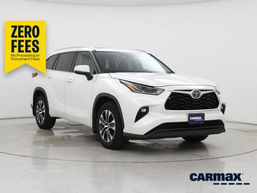 White 2021 Toyota Highlander XLE