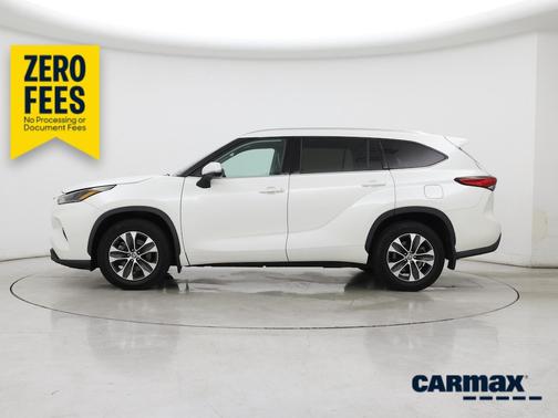 White 2021 Toyota Highlander XLE