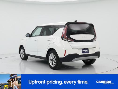 White 2025 Kia Soul LX