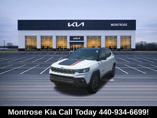 Bright White Clearcoat 2025 Jeep Compass Trailhawk