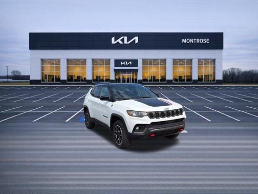Bright White Clearcoat 2025 Jeep Compass Trailhawk