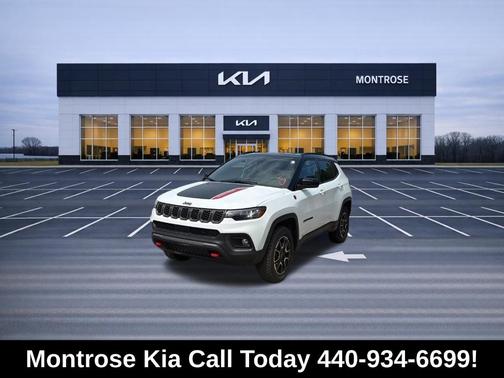 Bright White Clearcoat 2025 Jeep Compass Trailhawk