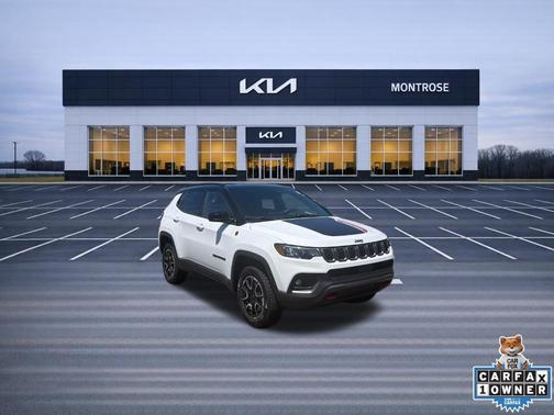 Bright White Clearcoat 2025 Jeep Compass Trailhawk