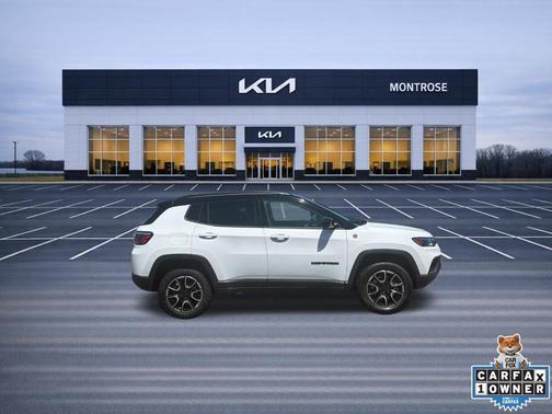 Bright White Clearcoat 2025 Jeep Compass Trailhawk