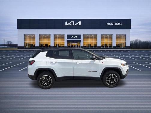 Bright White Clearcoat 2025 Jeep Compass Trailhawk