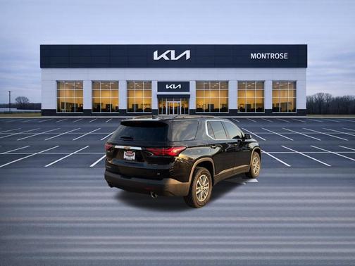 Mosaic Black Metallic 2023 Chevrolet Traverse LT Cloth