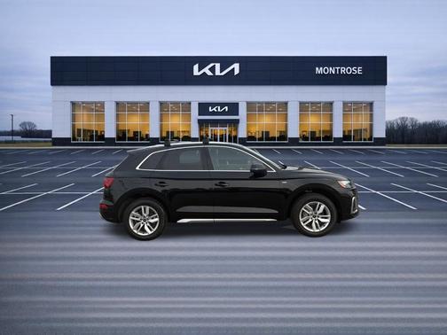 Mythos Black Metallic 2023 Audi Q5 45 S line quattro Premium