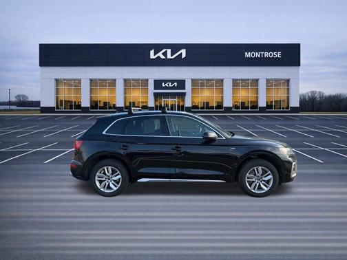 Mythos Black Metallic 2023 Audi Q5 45 S line quattro Premium