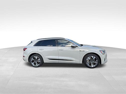 2021 Audi e-tron Premium